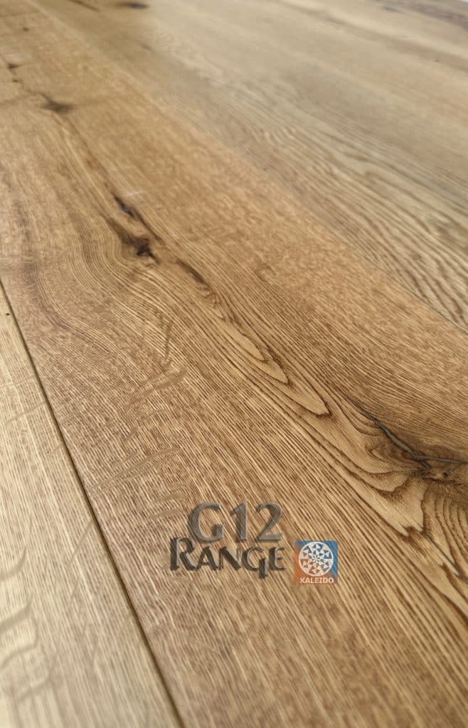 traditional-grade-oak-flooring-texture.jpg - traditional grade oak plank texture close-up