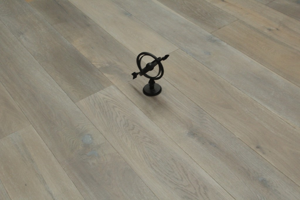 Oak Engineered Flooring | 1900x190x15/4mm | Smo0ked, Brushed, White Oiled