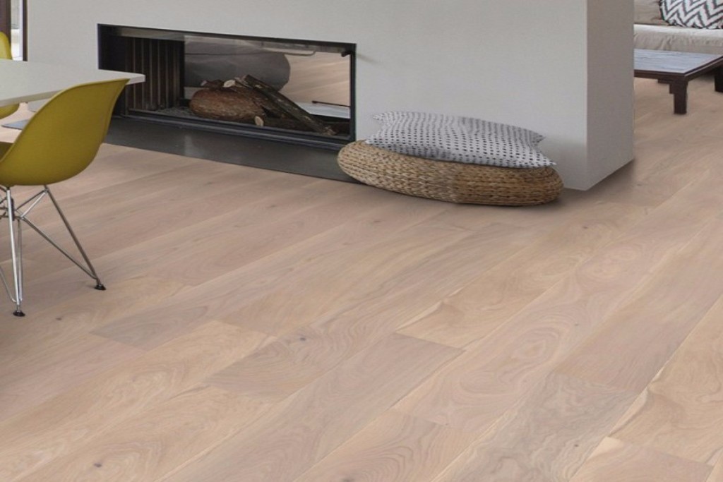 Oak Engineered Flooring | 1860x189x15/4mm | Brushed & White Oiled