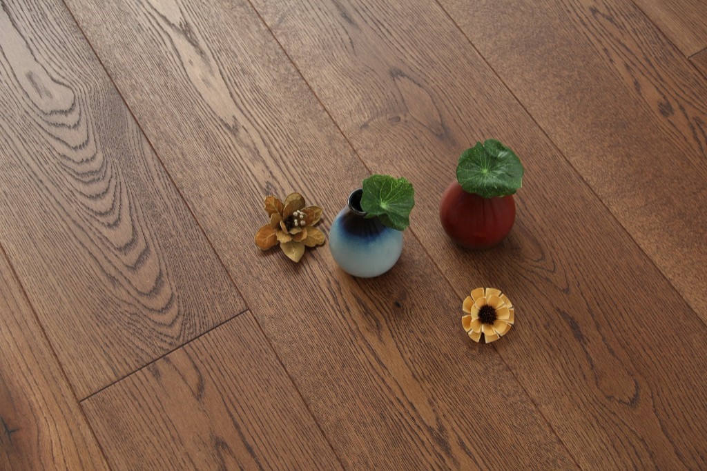 Oak Engineered Flooring | 1860x189x15/4mm | Brushed,Walnut Stained UV Oiled